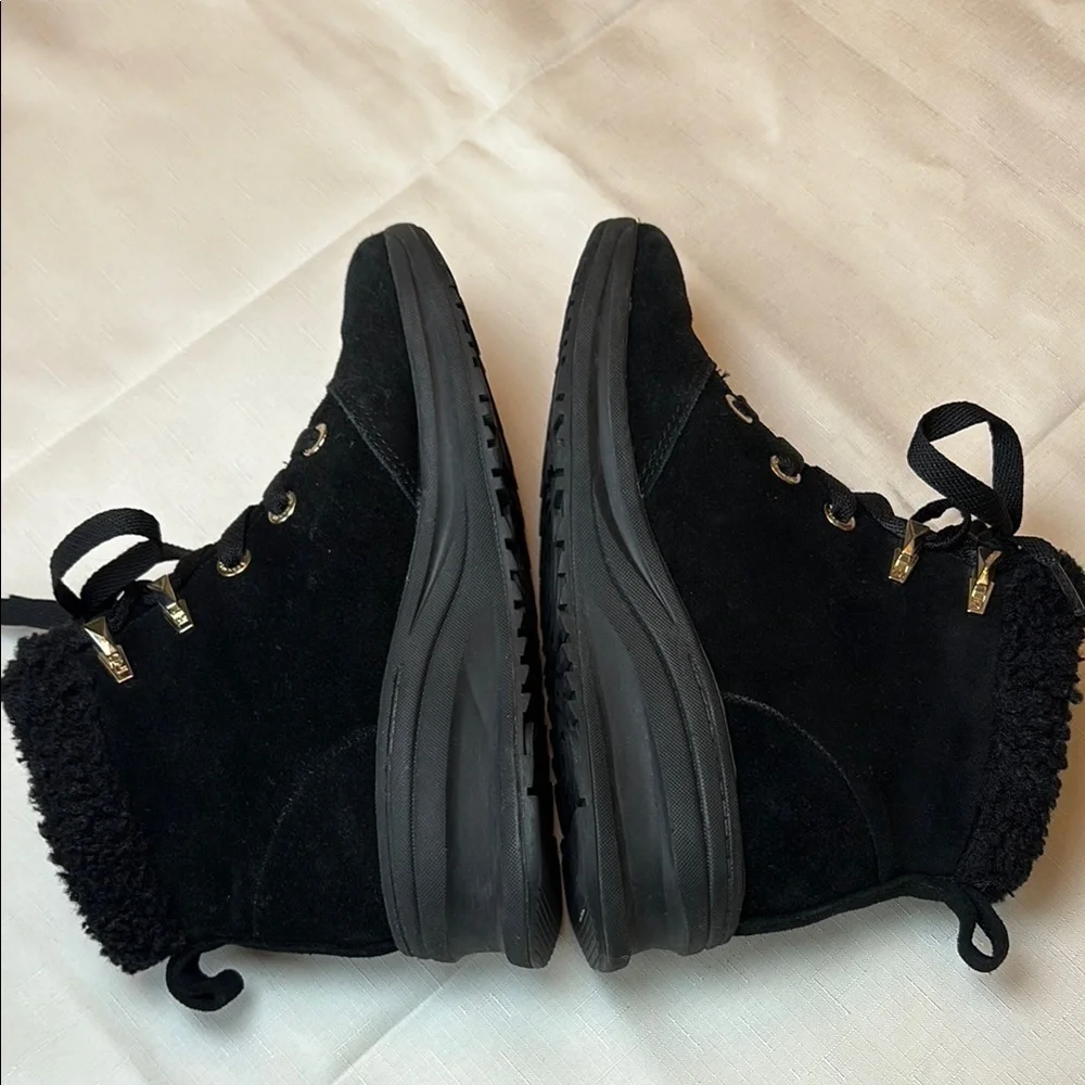 📪Taryn Rose Zahara Black suede Ankle Booties with Cozy Lining